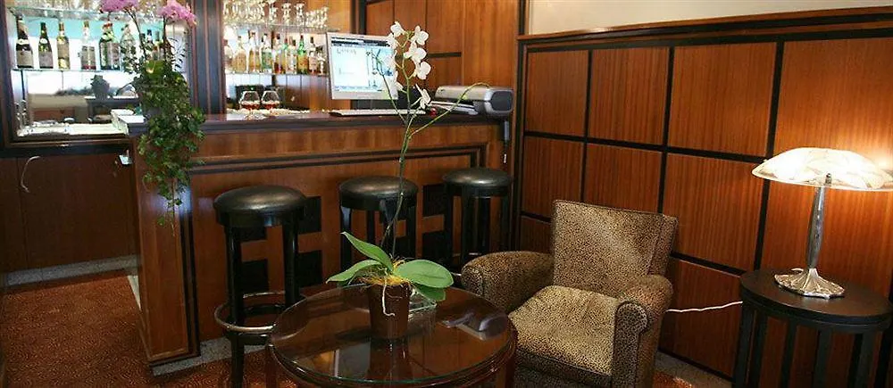 Raspail Montparnasse Hotel Parijs